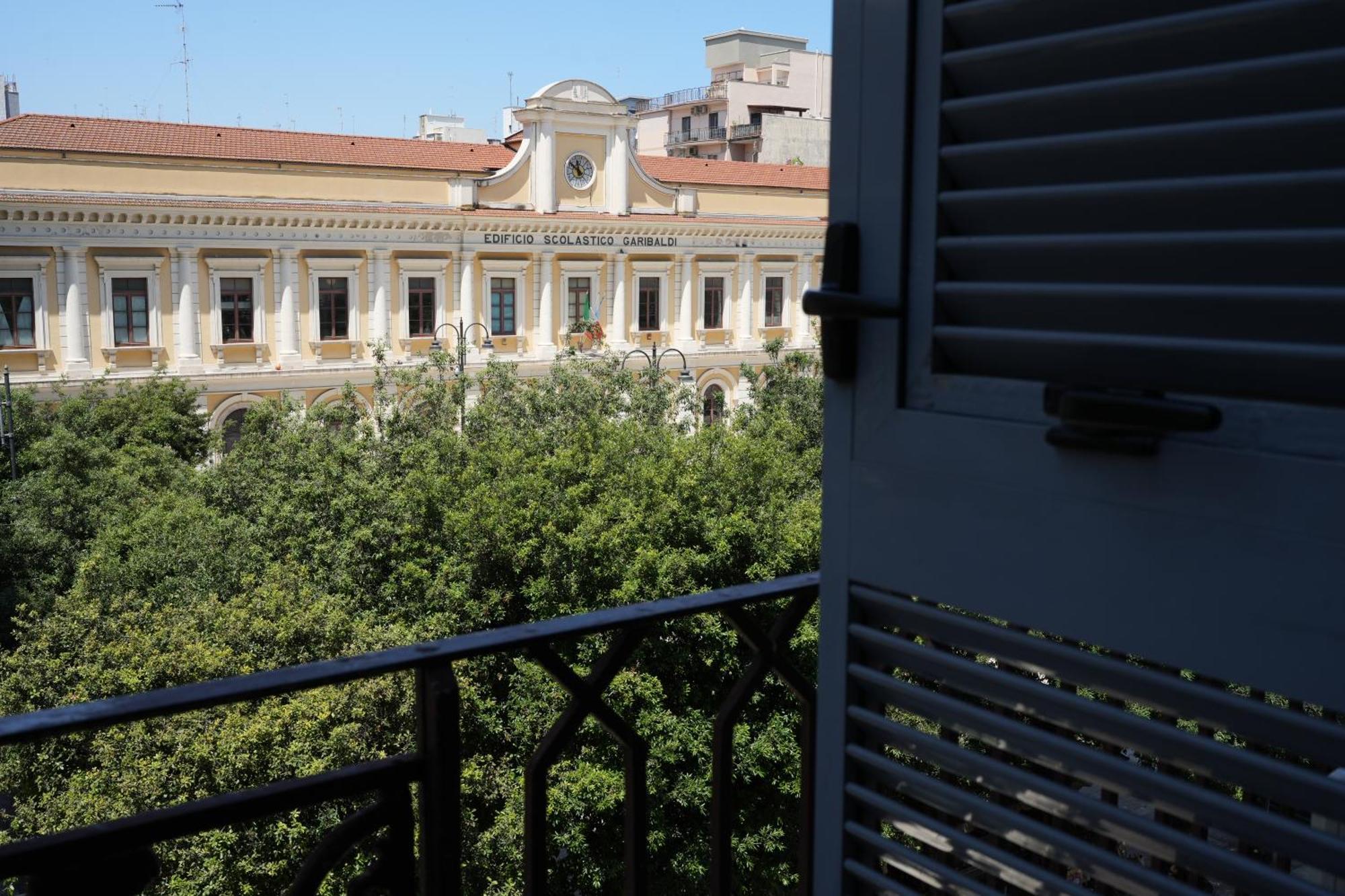 Palazzo Manzoni Apartments Bari Ngoại thất bức ảnh